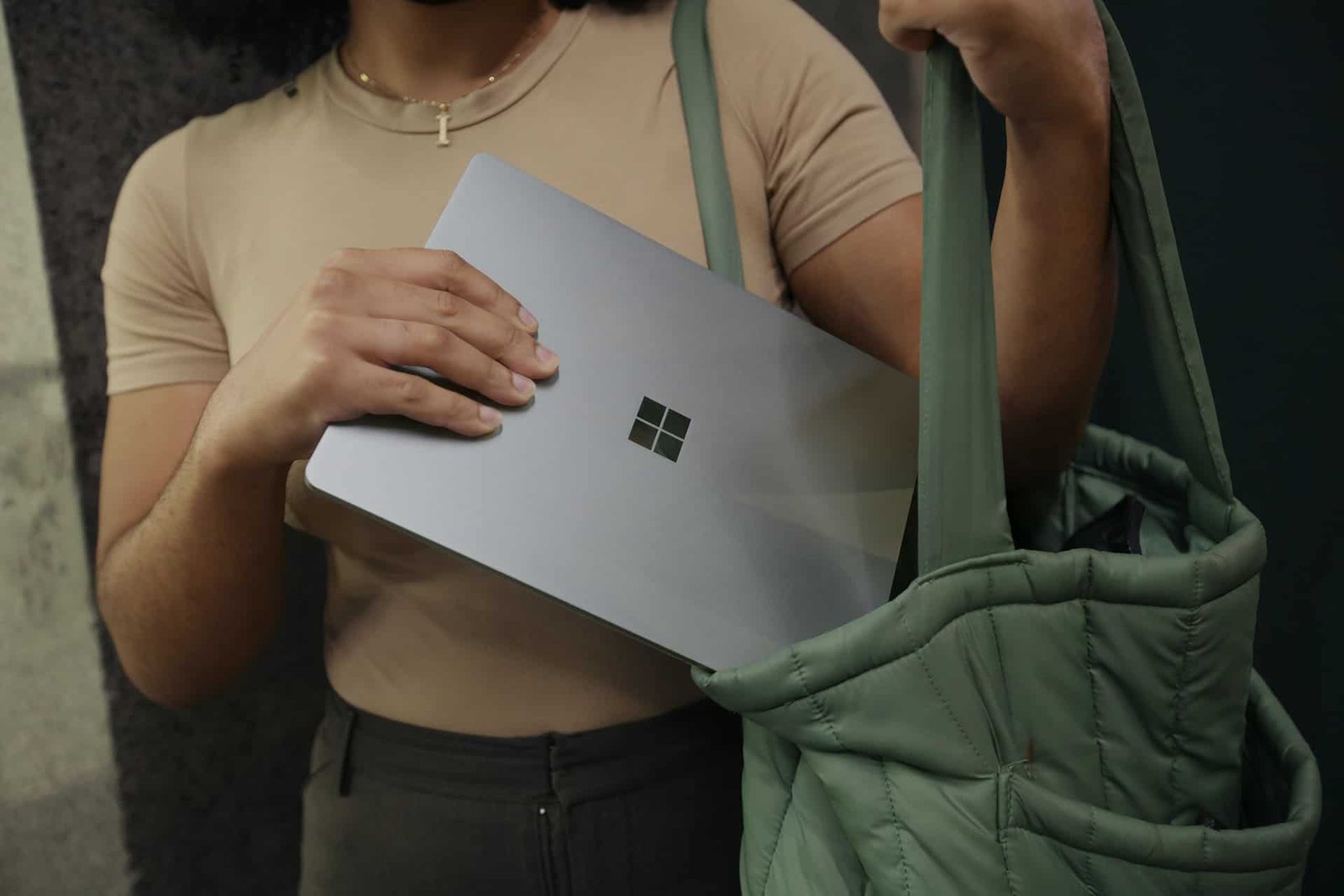 Surface 97Unusnnimc Unsplash
